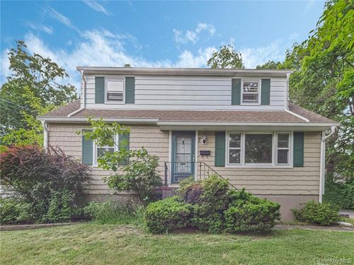 7 S Park Ave, Nanuet, NY, 10954-3238 | Card Image