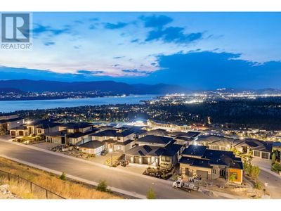 1026 Emslie St, House other with 3 bedrooms, 3 bathrooms and 2 parking in Kelowna BC | Image 2