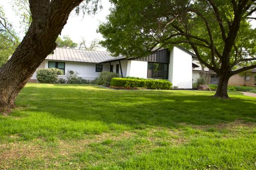2515 W Avenue J, San Angelo, TX, 76901-3744 | Card Image
