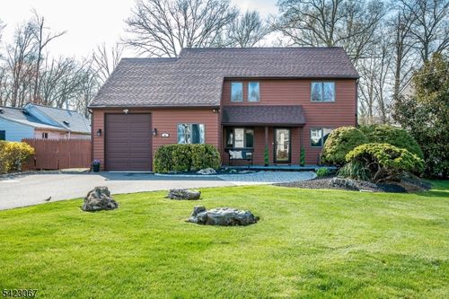 49 Kentnor St, Metuchen, NJ, 08840-2204 | Card Image