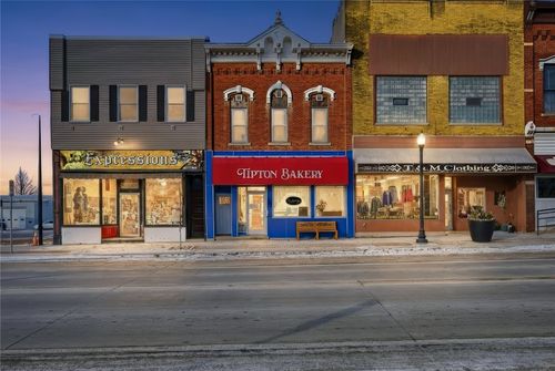 405 Cedar St, Tipton, IA, 52772-1730 | Card Image