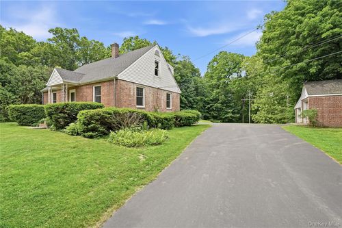 28 Kent Rd, Wappingers Falls, NY, 12590-3841 | Card Image