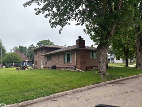 105 S Fort Avenue, Eagle Grove, IA, 50533 | Card Image