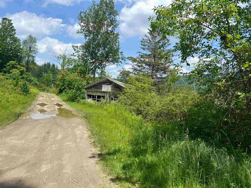 40 Washing Brook Rd, Bennington, VT, 05201-8737 | Card Image