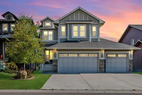 {{alt}} | Card Image