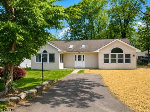 7 Lorettacong Dr, Lake Hopatcong, NJ, 07849-1018 | Card Image
