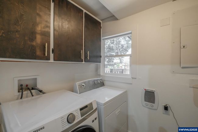 409 28 Th Ave Se, House other with 3 bedrooms, 2 bathrooms and null parking in Albany OR | Image 35
