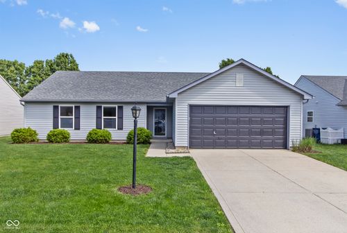 19551 Amber Way, Noblesville, IN, 46060-6680 | Card Image