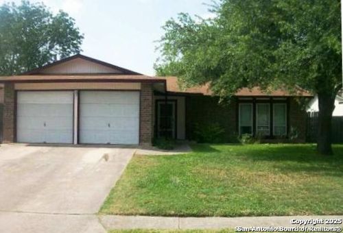 7610 Borden Oak St, Live Oak, TX, 78233-3001 | Card Image
