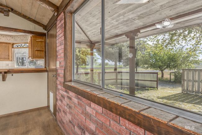 Access to the front courtyard area | Image 7