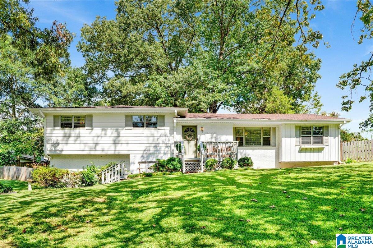 Carolyn St, Leeds, AL 35094