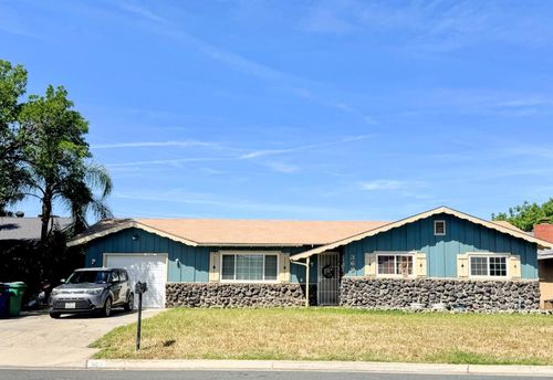 369 Lindale Street, Porterville, CA, 93257 | Card Image
