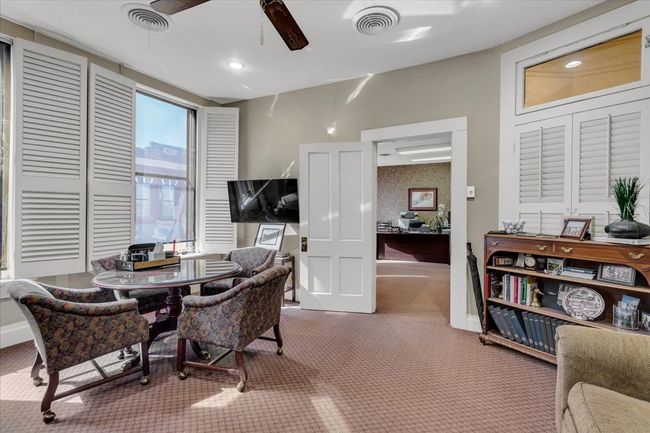 Executive office facing Travis St. | Image 14