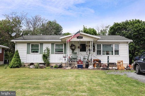 223 E Bacon St, POTTSVILLE, PA, 17901-3905 | Card Image