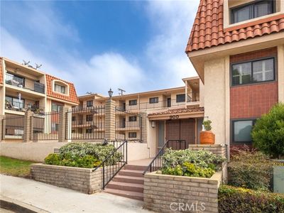 208 - Cedar Street, Condo with 2 bedrooms, 2 bathrooms and 2 parking in El Segundo CA | Image 1