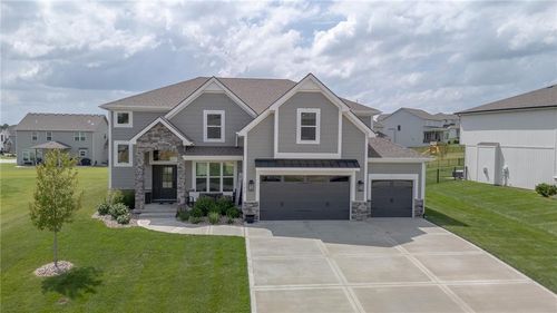 11414 Bluestem Dr, Kearney, MO, 64060-7355 | Card Image