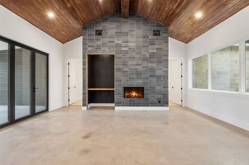 47 War Bonnet, Wimberley, TX, 78676-2147 | Card Image