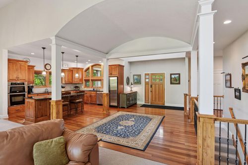 6040 Oakview Ct, Shorewood, MN, 55331-7979 | Card Image