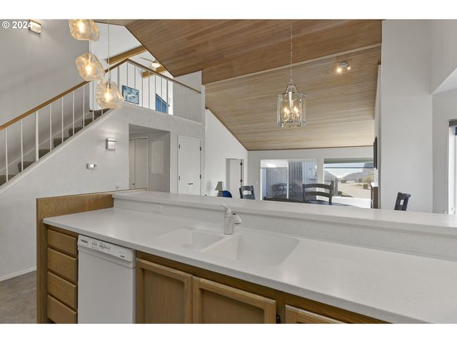 M2 - 4175 N Highway 101, Condo with 2 bedrooms, 3 bathrooms and 1 parking in Depoe Bay OR | Image 11