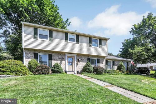 2 Covington Dr, SHREWSBURY, PA, 17361-1810 | Card Image