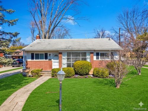 17220 13 Mile Rd, Beverly Hills, MI, 48025-5437 | Card Image