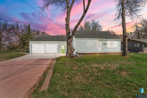 500 E Willow St Street, Harrisburg, SD, 57032 | Card Image