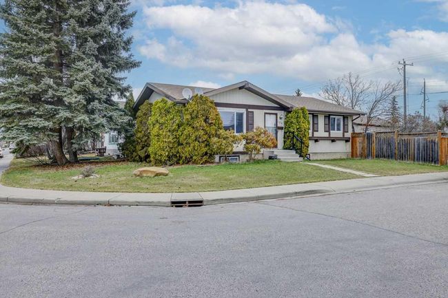 104 Malvern Court Ne, Home with 5 bedrooms, 2 bathrooms and 2 parking in Calgary AB | Image 2