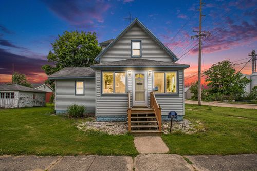 202 Maple St, Three Oaks, MI, 49128-1137 | Card Image