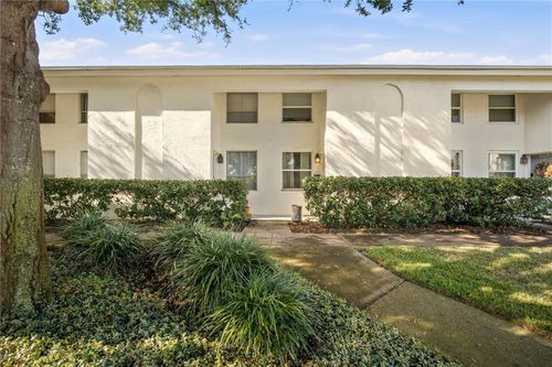 4521 W La Villa Ln, TAMPA, FL, 33611-2339 | Card Image