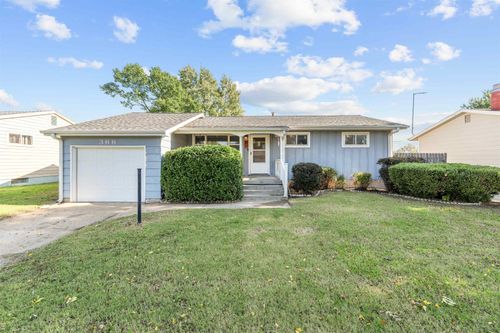 366 Maple Ave, Salina, KS, 67401-7323 | Card Image