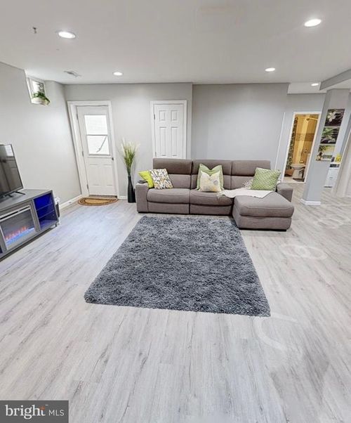 bsmt-only-12902 Crickmore Trce, BOWIE, MD, 20720-4683 | Card Image