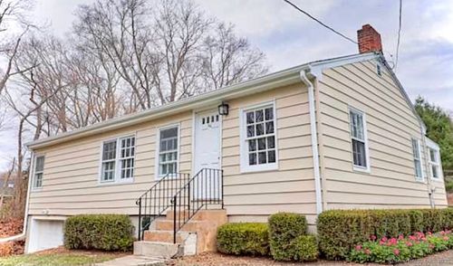 46 Sperry Dr, Guilford, CT, 06437-2946 | Card Image