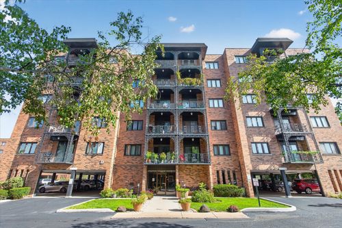 501-9332 Landings Ln, Des Plaines, IL, 60016-5246 | Card Image