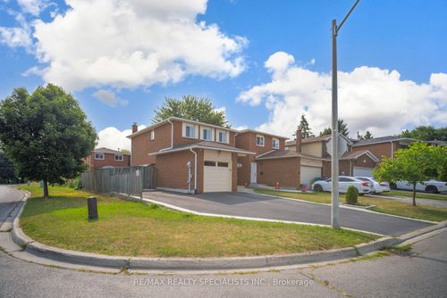 2 Trewartha Cres, Brampton, ON, L6Z1X4 | Card Image