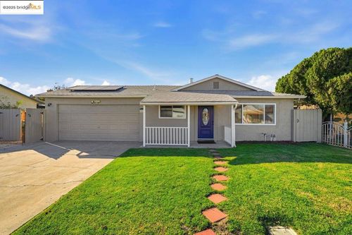 16235 Suzie Q Ln, Lathrop, CA, 95330-9552 | Card Image