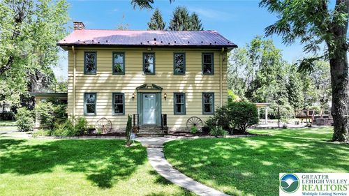 35 Holland St, Tamaqua, PA, 18252-4610 | Card Image