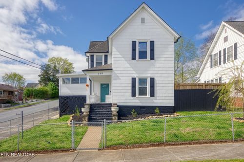 300 N B St, Lenoir City, TN, 37771-2420 | Card Image
