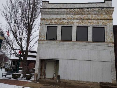 106 E Sale St, Tuscola, IL, 61953-1436 | Card Image