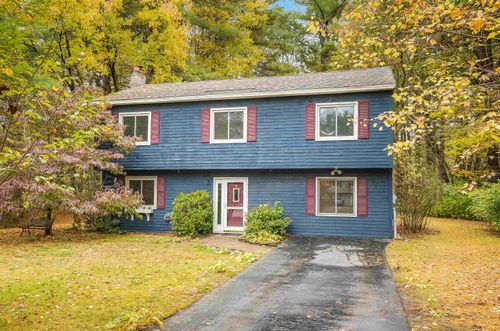 8 Iroquois Cir, Londonderry, NH, 03053-7459 | Card Image