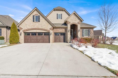 7001 Venturi Dr, Washington Township, MI, 48094-1915 | Card Image