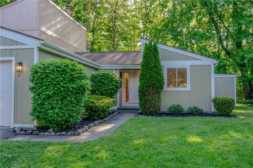 11 Hanningfield Cir, Fairport, NY, 14450-1715 | Card Image