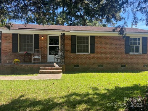 512 Produce Market Rd, Laurinburg, NC, 28352-3230 | Card Image