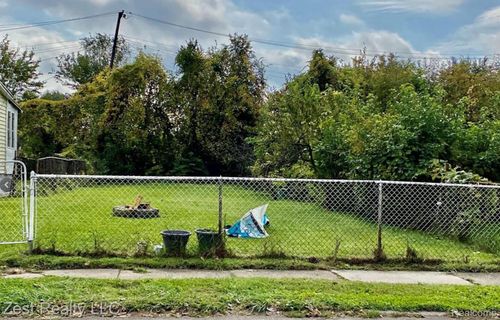 5644 Casmere St, Hamtramck, MI, 48212-2803 | Card Image