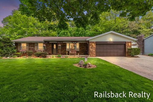 6584 Wahlfield Ave Nw, Comstock Park, MI, 49321-9720 | Card Image