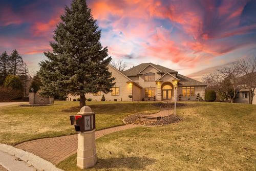 910 Kings Point Court, Hobart, WI, 54155 | Card Image