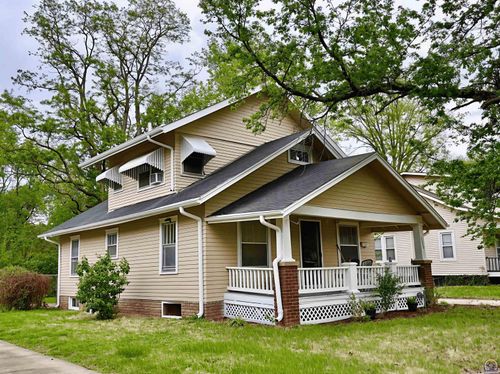 2220 Sw Kensington Ct, Topeka, KS, 66606-1726 | Card Image