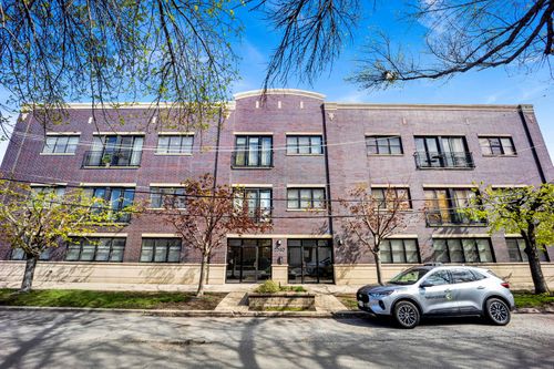 102-2310 W Nelson St, Chicago, IL, 60618-7094 | Card Image