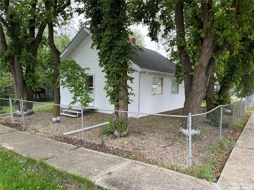 103 4th Ave E, Lafleche, SK, S0H0S0 | Card Image