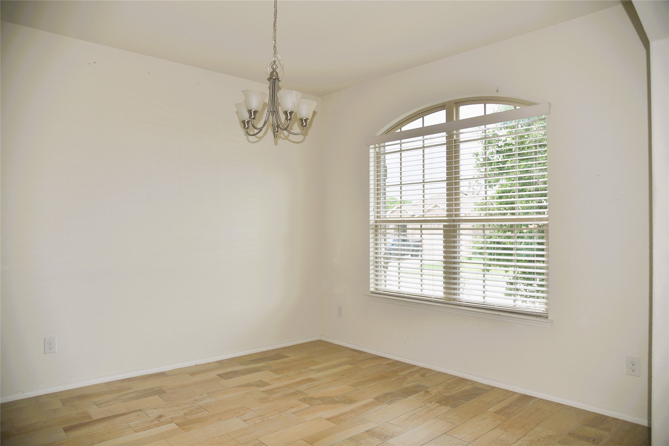 Residential Lease in Cross Roads 4