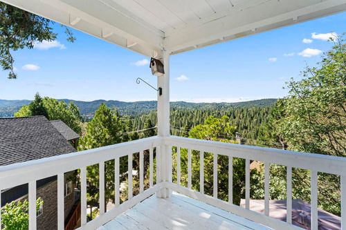 692 Zurich Dr, Lake Arrowhead, CA, 92352 | Card Image